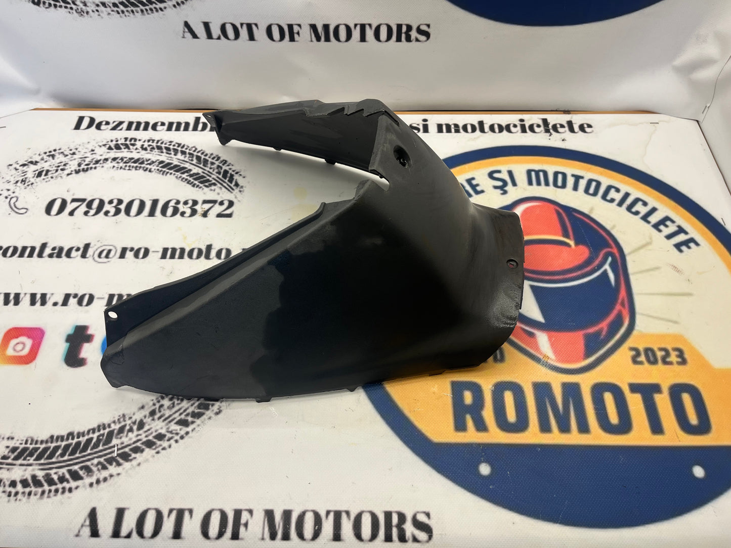 Carena centrala cu acces bujie Honda SES Dylan