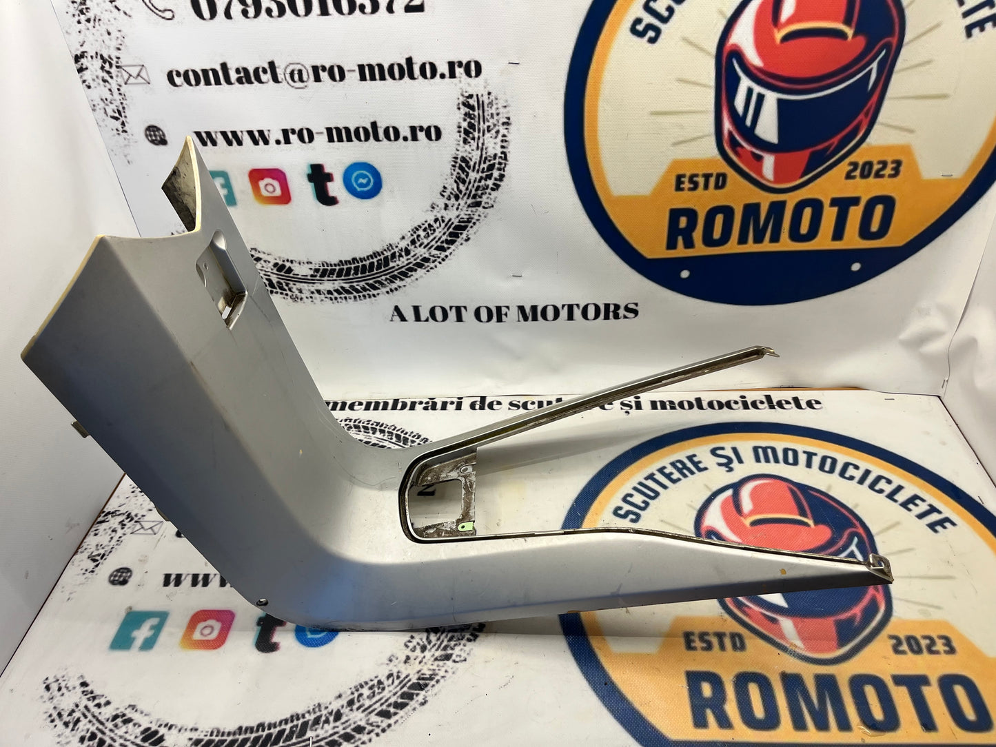 Carena centrala pod pedalier Peugeot Satelis
