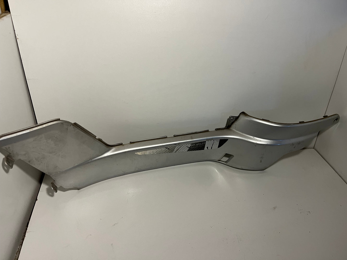 Carena stanga pod pedalier Yamaha XC300 Versity 2003-2007 left tunnel footboard