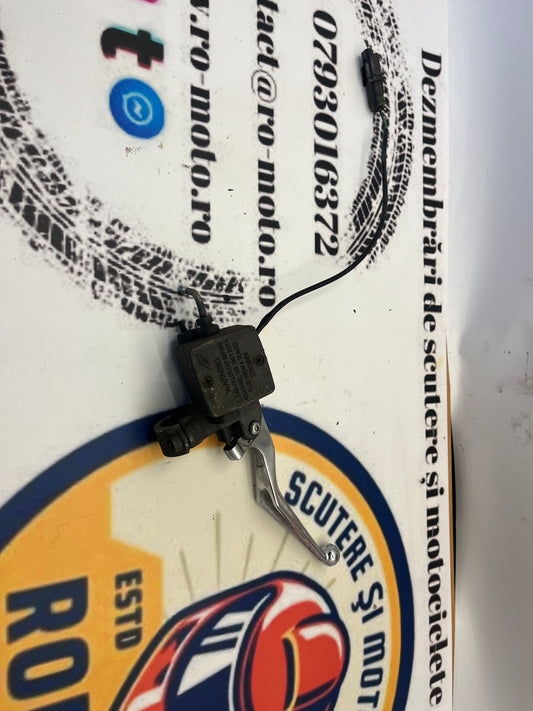 Pompa frana dreapta cu switch Peugeot Elystar